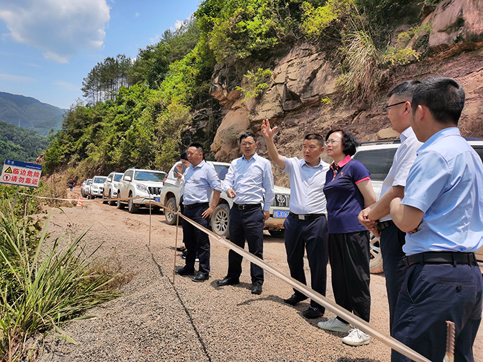 四川省國資委黨委委員、副主任游代麗到鎮(zhèn)廣高速王通段A1合同段調(diào)研工作