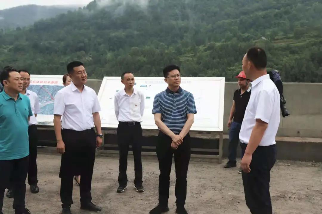 四川省交通運輸廳領導張勇、王茂奎到鎮(zhèn)廣高速王通段A1合同段調(diào)研指導工作