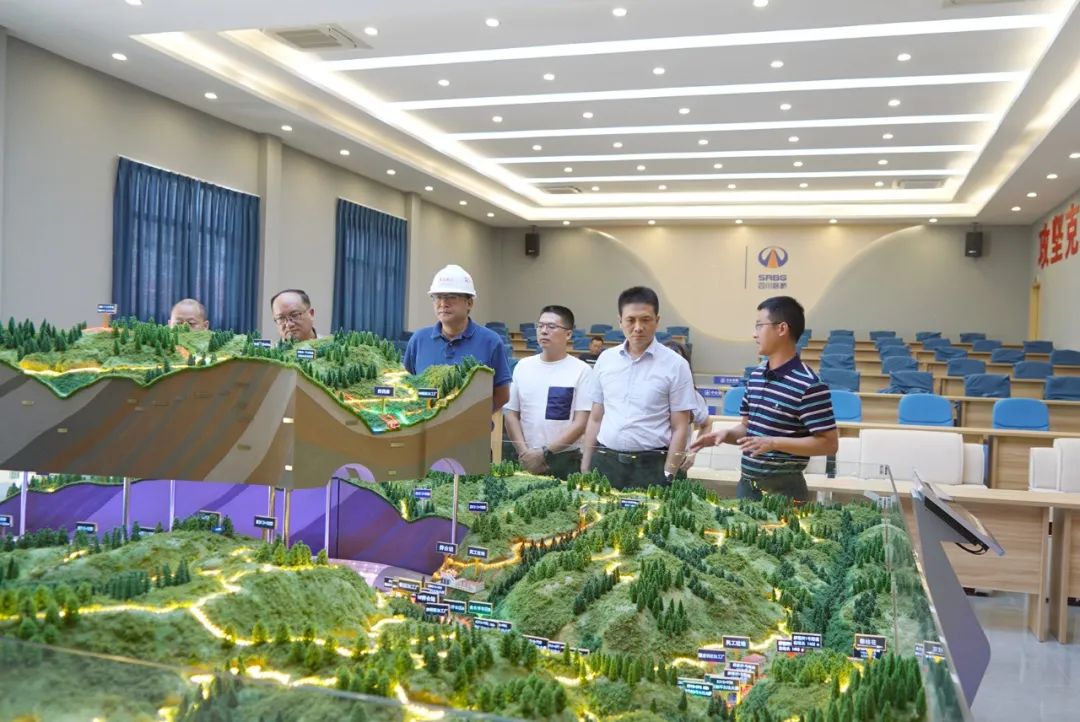 四川路橋黨委委員、紀委書記朱年紅到寧攀高速ZCB1-7/8分部檢查指導(dǎo)工作