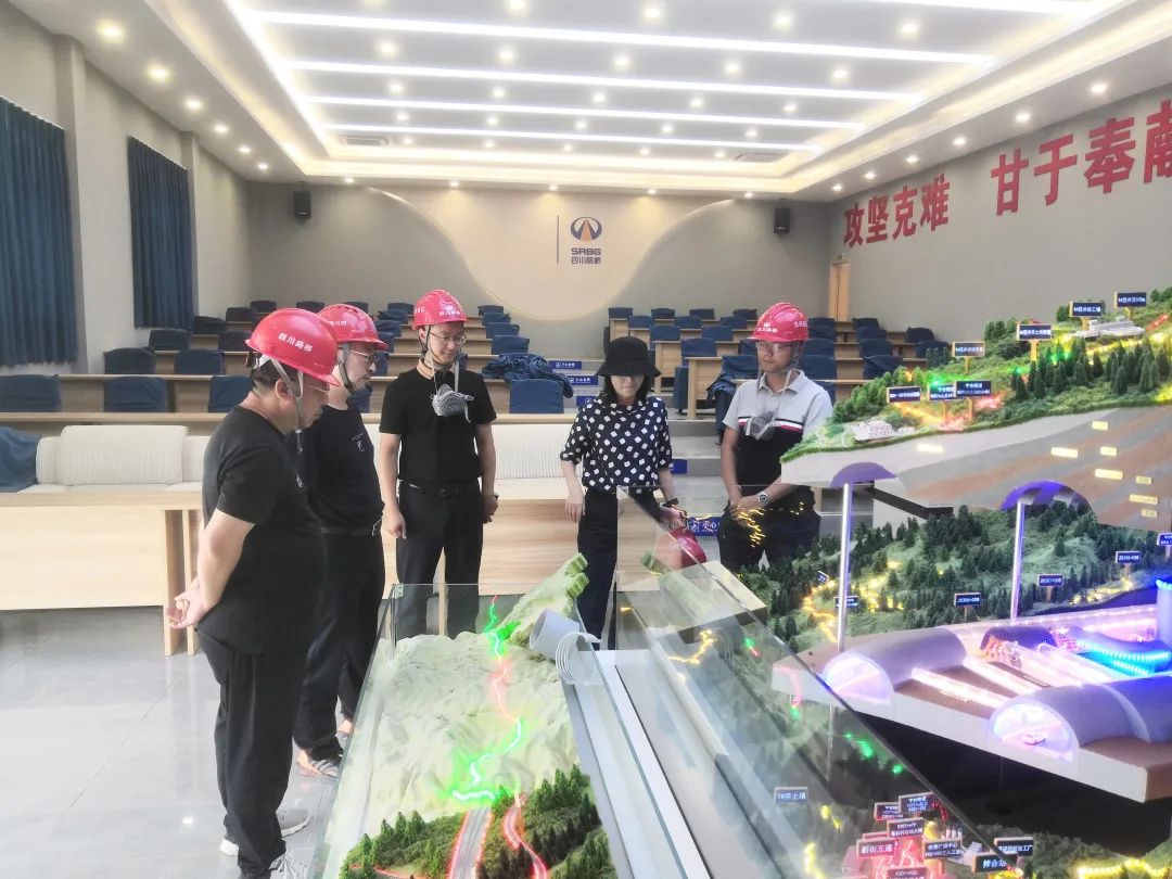 四川路橋副總工程師鄧運祥到寧攀高速ZCB1-6、ZCB1-7/8項目檢查指導(dǎo)工作